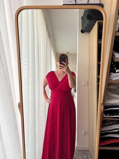 Malinove spoločenské šaty, 42