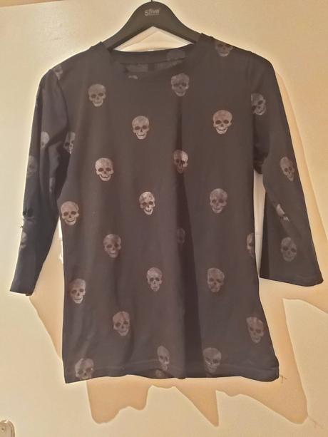 Tričko s lebkami., s
