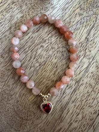 Náramok slnečný kameň zlatý s príveskom srdce,