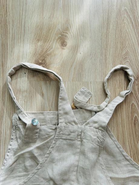 Skvelý ľanový overal značky oysho, s