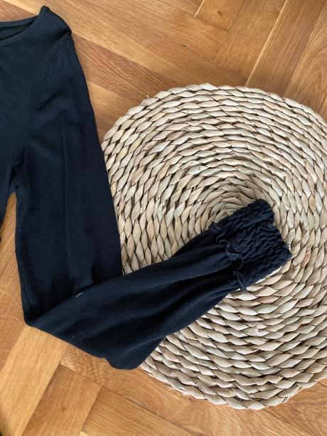 Čierne upletove šaty, tezenis,s