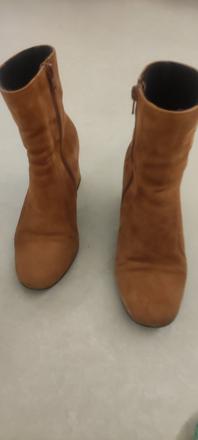 Skoricove kozene cizmicky, 37