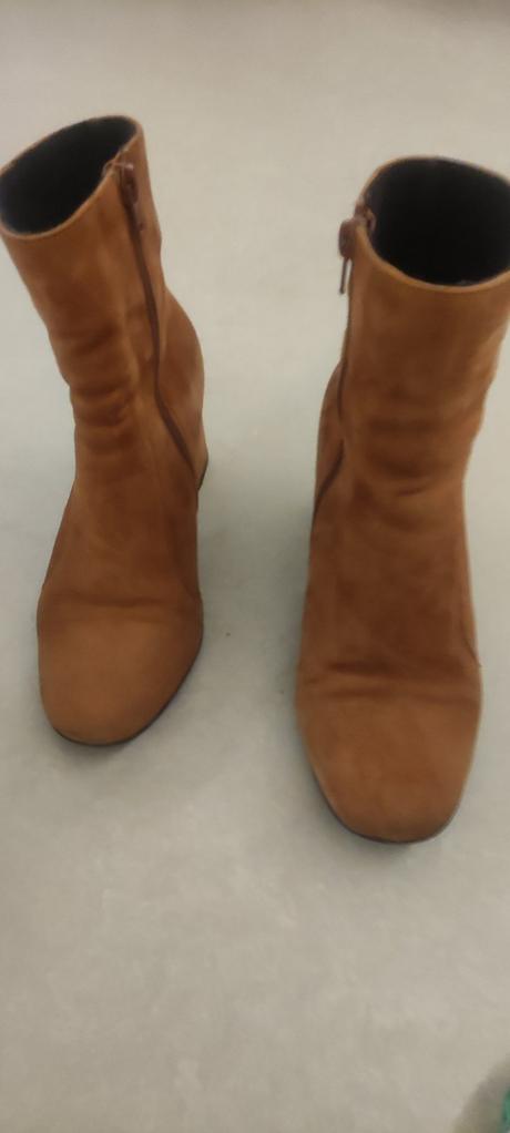 Skoricove kozene cizmicky, 37