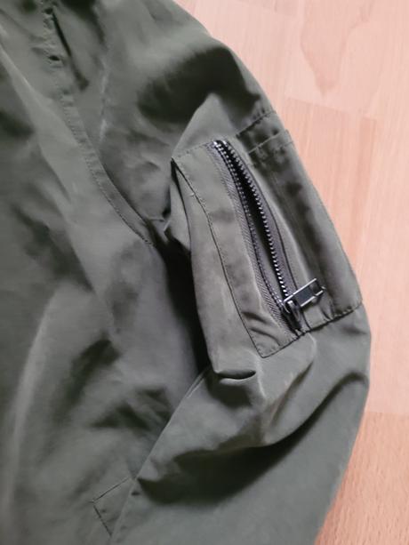 Bombera s kabelkou, s