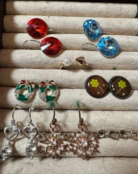 Balík náušníc 7ks + prsteň, 