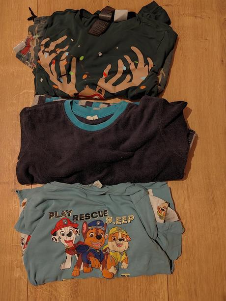 3 pekné teplé pyžamá, 134