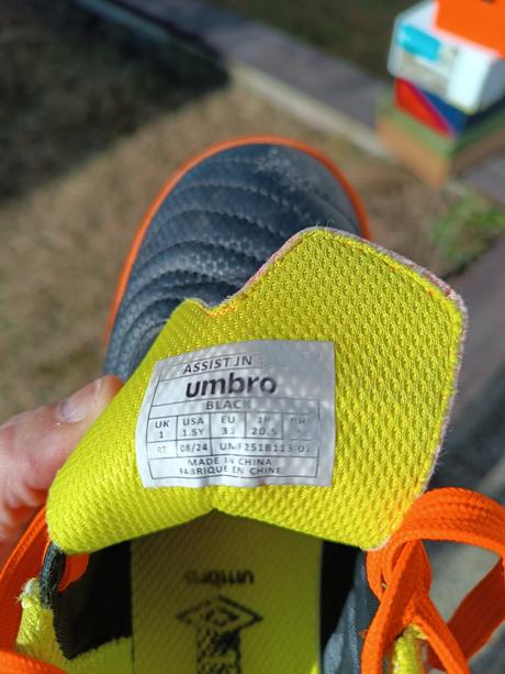 Kopačky na umelú tráávu, umbro,33