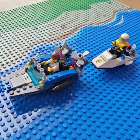 Policajný čln a skúter stavebnica,