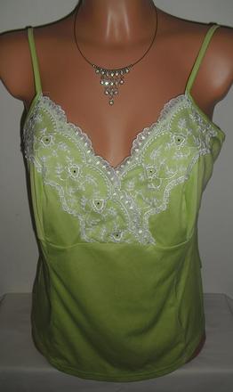 Zeleny topik s kamienkami, m