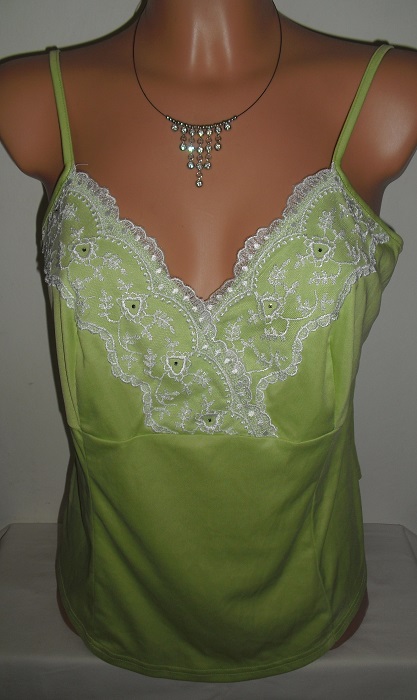 Zeleny topik s kamienkami, m