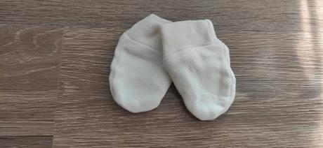 Novorodenecké rukavice, 50