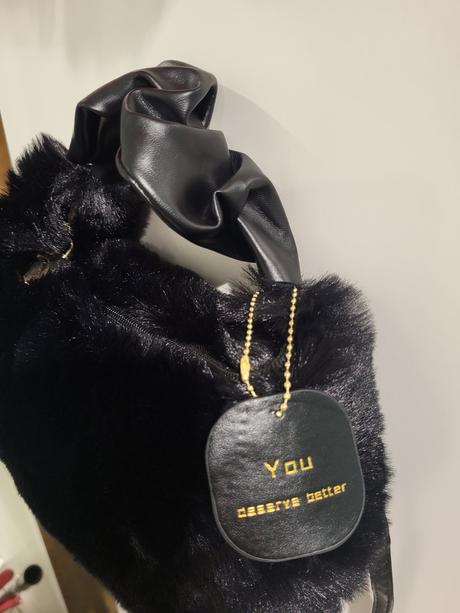 Kožušinková kabelka-čierna, 