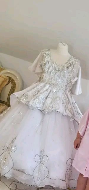 Šaty na prvé sväté prijímanie, 164