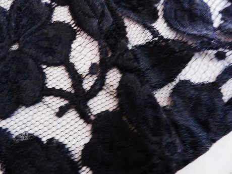 Čipkovaná sukňa, l