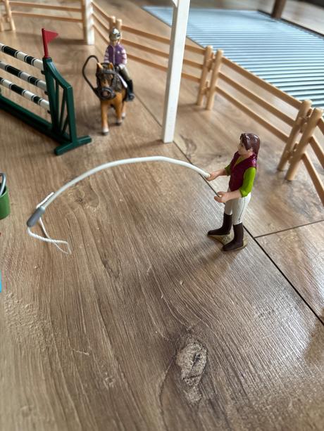 Schleich jazdecká skola s prekážkami a koňmi,