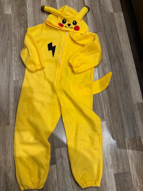 Pokemon pikachu kostym 5-6 rokov, 