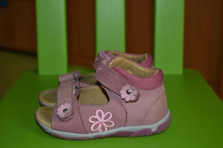 Celokoženné sandálky zn.kovo, top stav, humanic,22