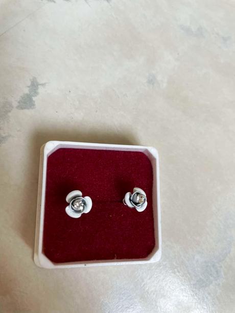 Jemné náušnice ružičky,