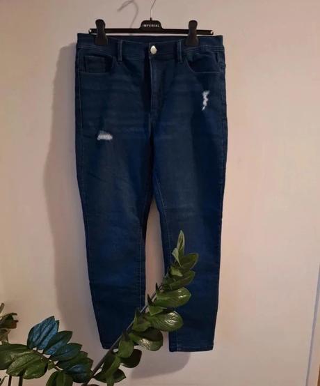 Casual set džínsy veľ.l k nim darujem 2 svetre, l