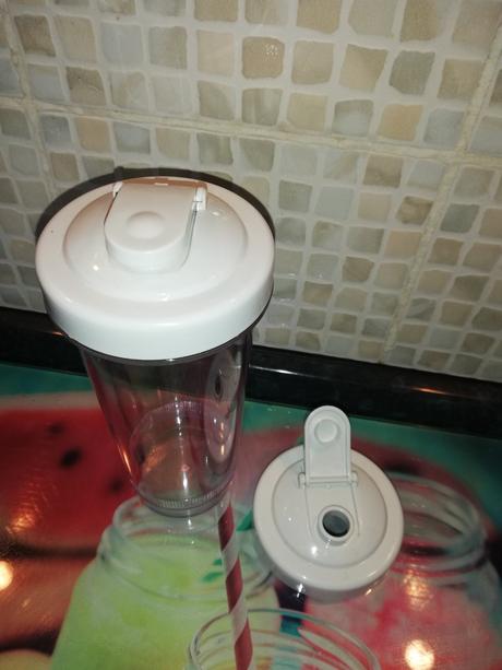 Nádoba na smoothie + vrchnák, 