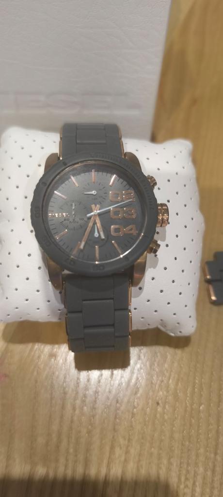 Hodinky diesel, diesel