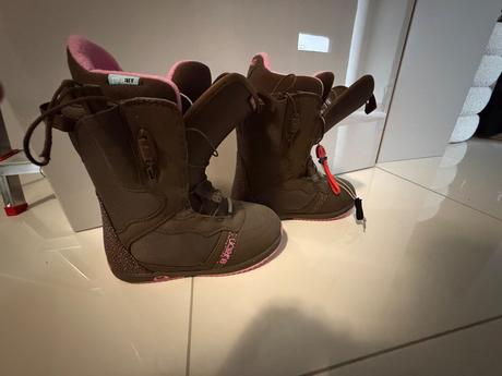 Burton snowboard topánky top stav 1x obuté, burton grom boa®,37