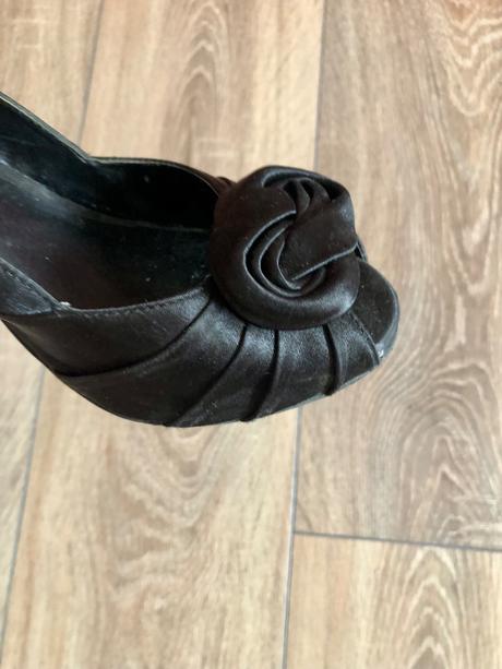 Čierne lodičky, graceland,37