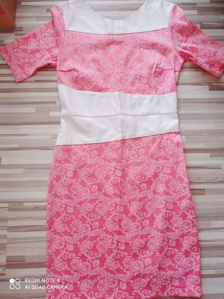 Krátke šaty s krátkym rukávom, m