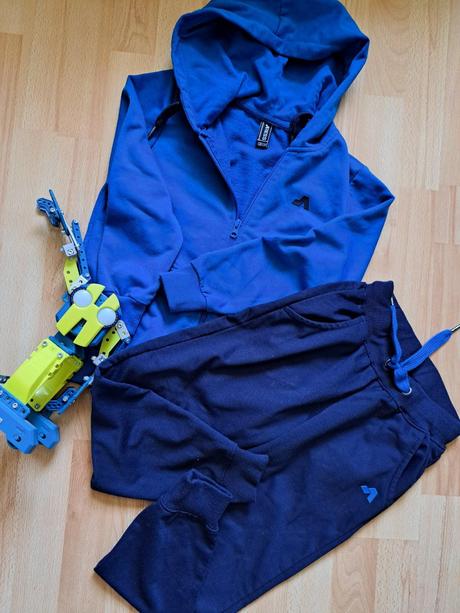 Top teplaky mikina zn. ares suprava 128/134, 128