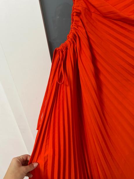 Plisované oranžové šaty, m