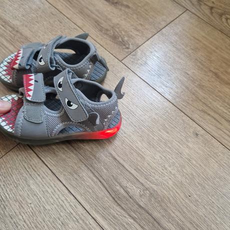 Blikajuce sandálky, tesco,24