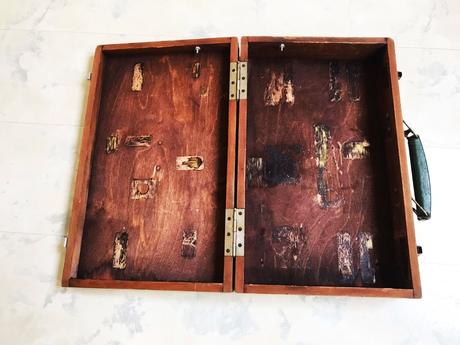 Starožitný drevený kufrík na náradie,