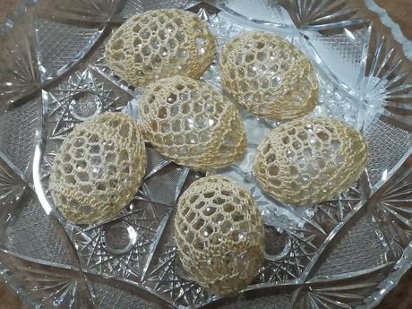 Veľkonočné hačkované vajíčka (vzor a),