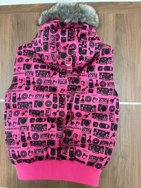 Vesta s kapucnou, terranova,s