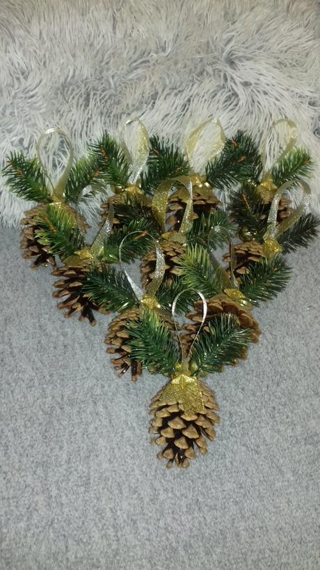 Vianocne ozdoby - 10 ks sisiek na stromcek, 