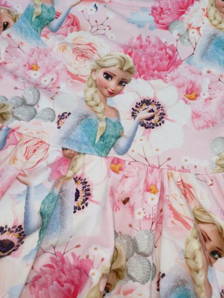 Frozen točiace šaty, 104