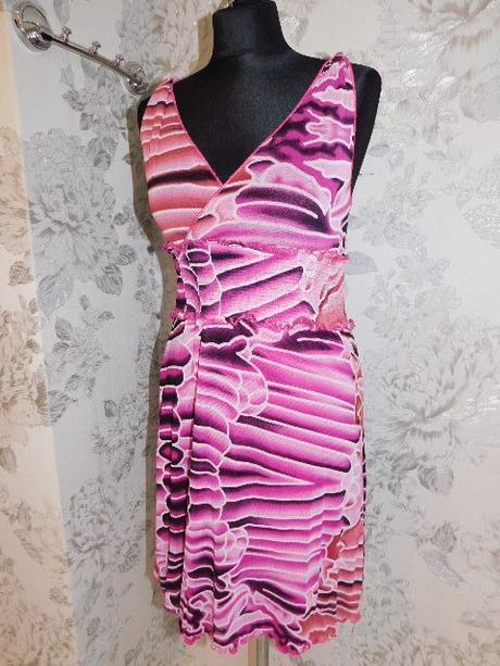 Luxusne pekne saty, xs