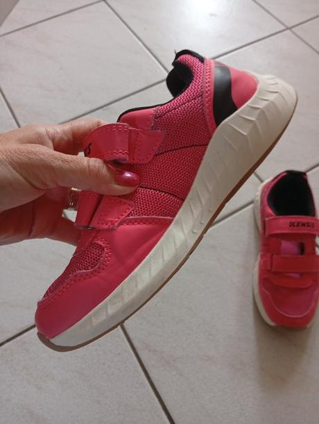 Dievcenske tenisky, 32