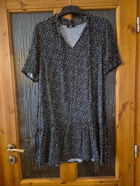 Čierne šaty s jemnými bodkami 42, c&a,42