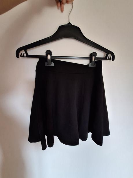 Basic čierna sukňa, xs