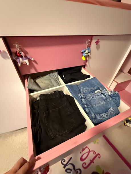 Dievčenský nábytok, 