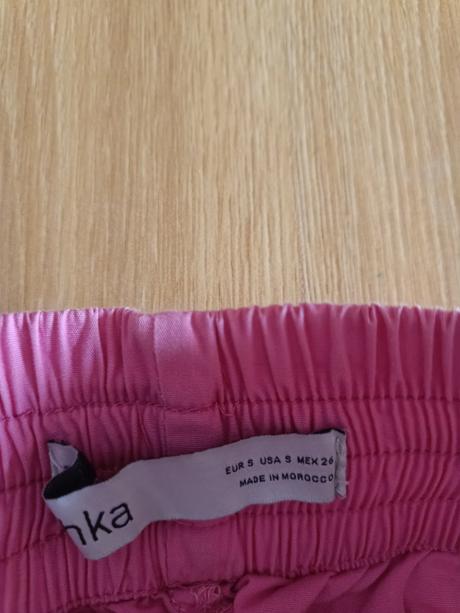 Ružové šortky, bershka,s