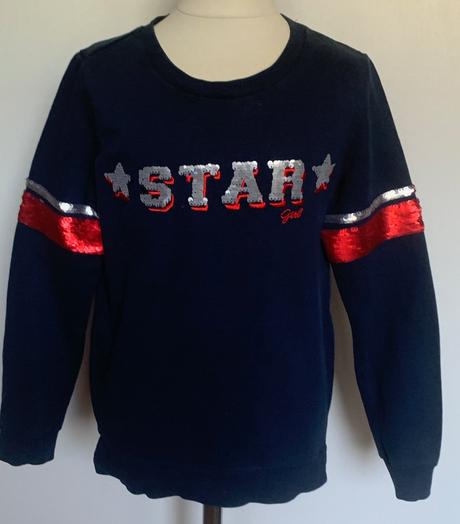We mikina s nápisom star, 134