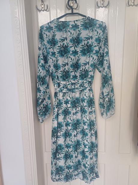 Bielozelené dámske šaty s dlhým rukávom, 38