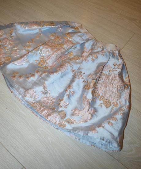 Slávnostná sukňa, 158