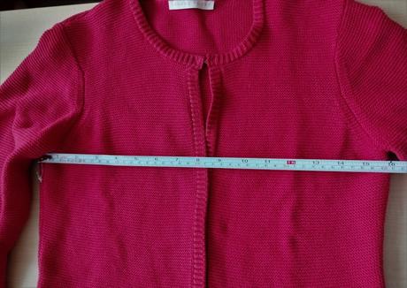 Červený kardigán, m