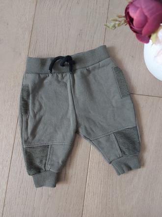 Khaki zelené bavlnené tepláky- top stav, primark,62