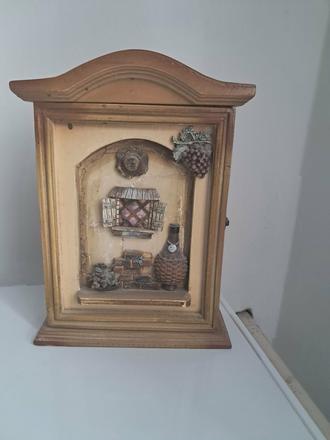 Drevená skrinka na klúče, 