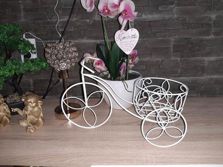 Kovový stojan  na  kvety, 