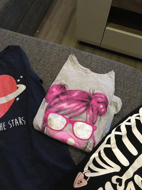 4x triká , 1x mikinka, 5eur, takko,146